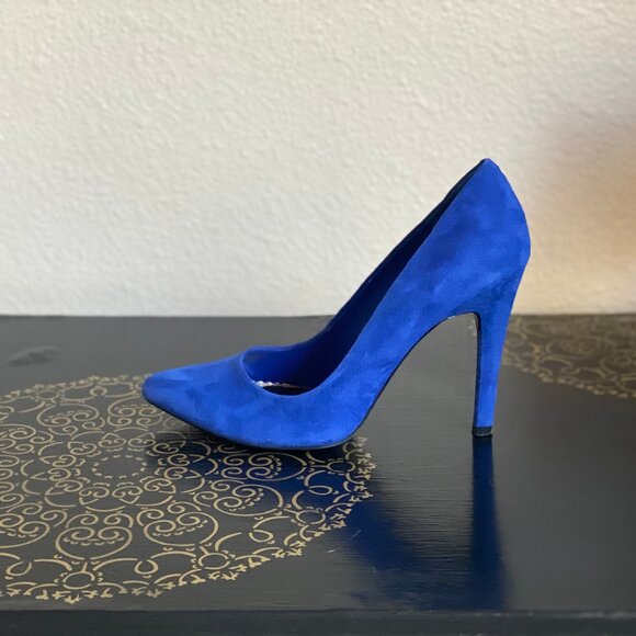 Steve Madden Cobalt Suede Pumps, size 8 - Picture 3 of 5